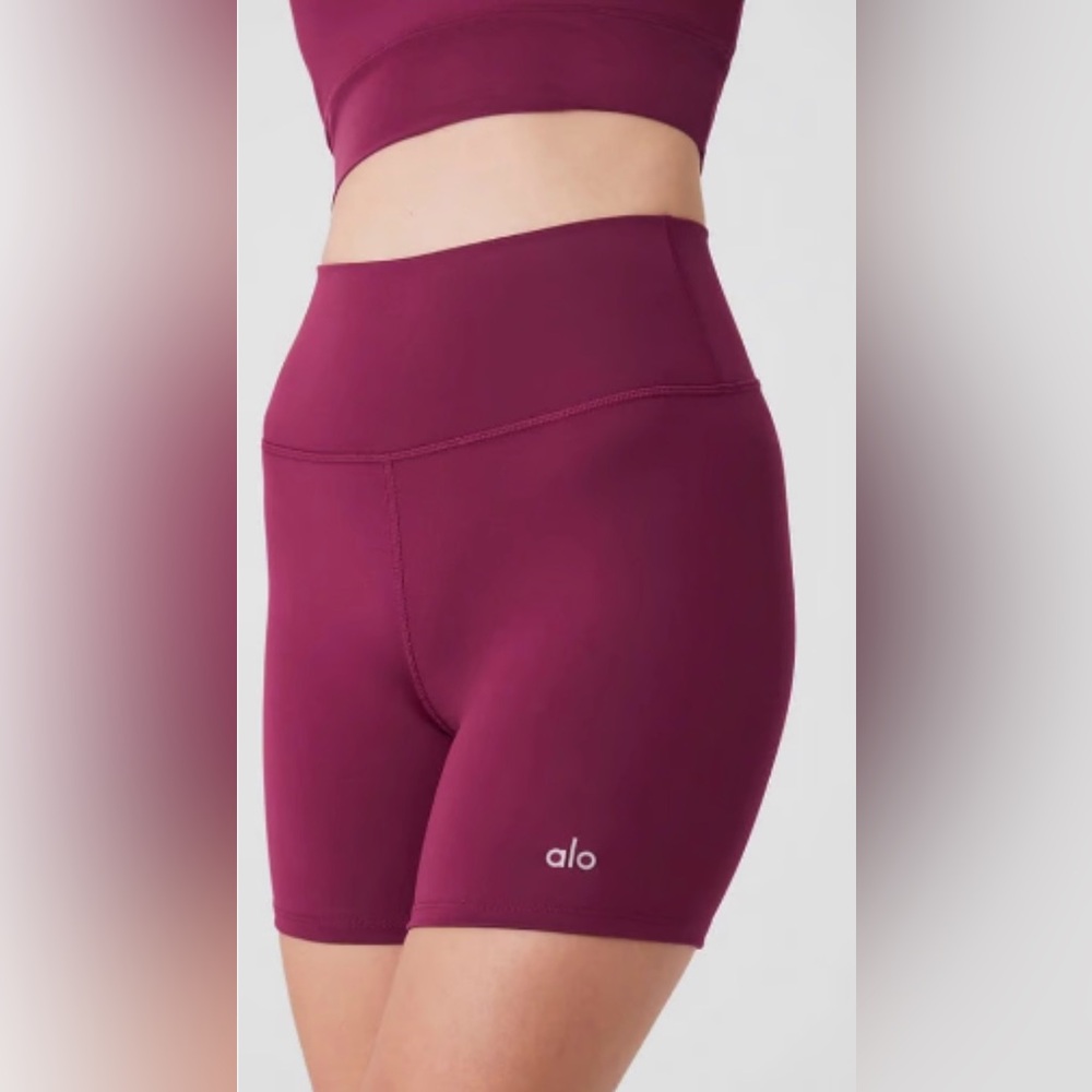 Alo Yoga Airlift Energy Short in Wild Berry